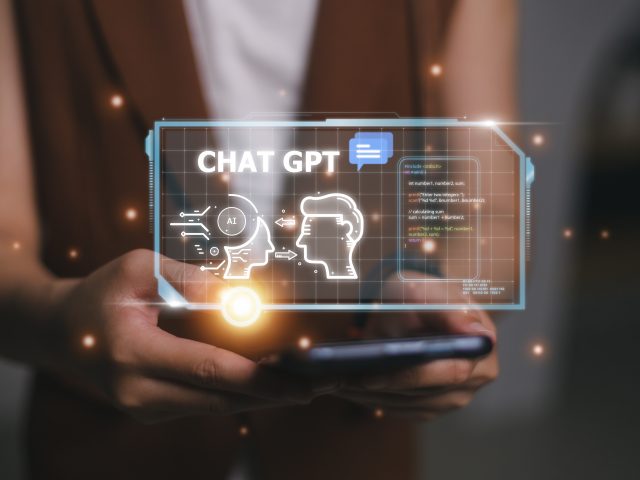 https://orientecloud.com/wp-content/uploads/2023/02/chatbot-chatea-hombre-inteligencia-artificial-ai-que-usa-tecnologia-robot-inteligente-inteligencia-artificial-ai-ingresando-simbolo-sistema-generar-algo-transformacion-tecnologia-futurista-640x480.jpg